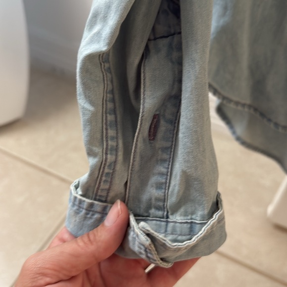 Abercrombie & Fitch Ombré Denim Button-Up Shirt - Size Small - Picture 4 of 5